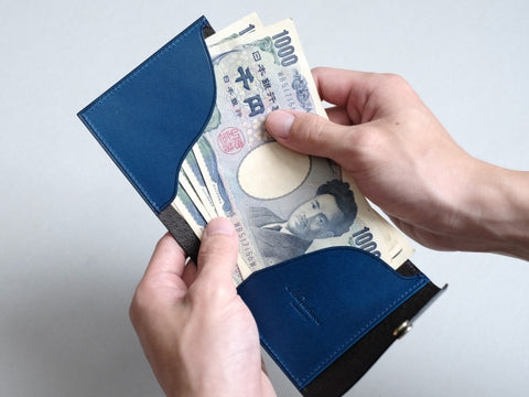 Slim bi-fold wallet "Carriage"